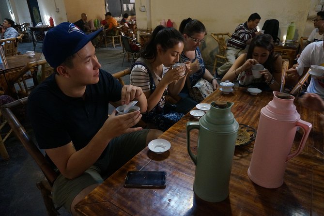 Half-Day Walking Tour with a Vegetarian Lunch at a Nunnery - Walking Chengdu’s back streets to the nunnery