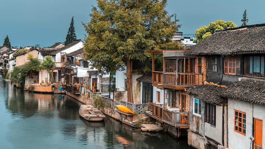 Half-Day Zhujiajiao Water Town Wonders Private Tour - Kezhi Garden and traditional family life