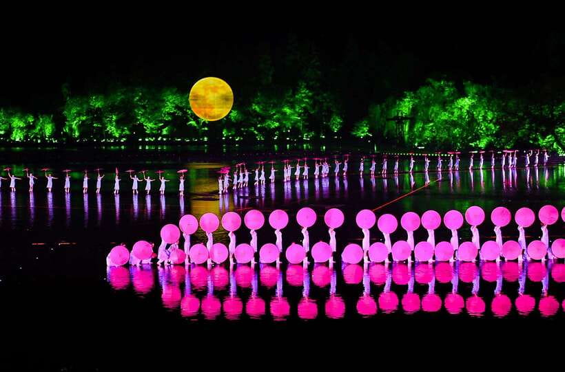 Hangzhou: Impression West Lake Show Enduring Memories of HZ - Acts 6 and 7: Patriotism, moonlight, and reflections