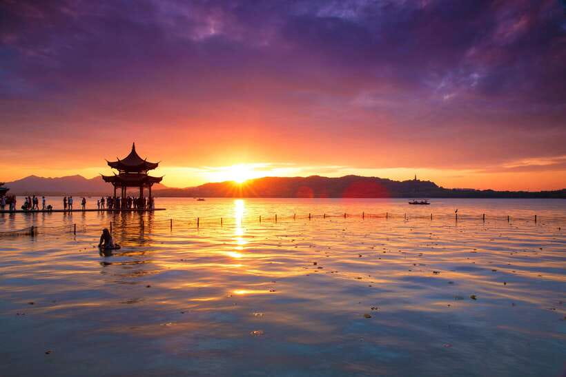 Hangzhou:Luxury West Lake Cruise+Santan Yinyue Island Ticket - Should you book the West Lake cruise?