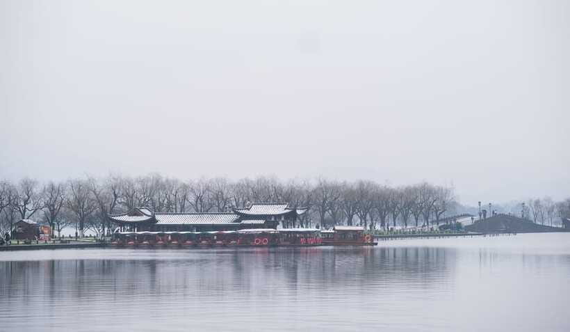 Hangzhou:Luxury West Lake Cruise+Santan Yinyue Island Ticket - Walking across the Three Pools Mirroring the Moon