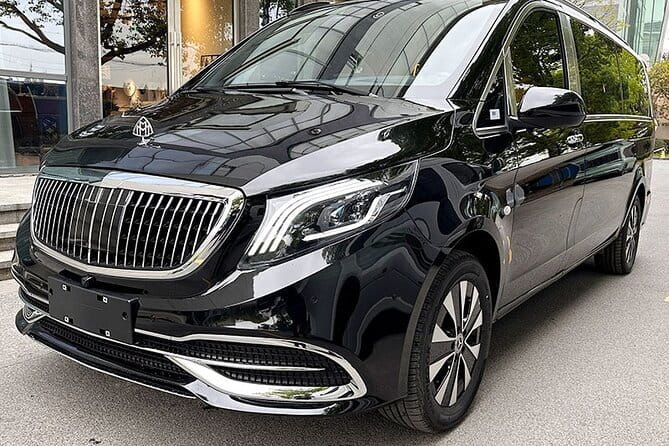 Hong Kong Airport Chauffeur Service, Hong Kong Airport Transfer - Taking the service from a hotel to the airport