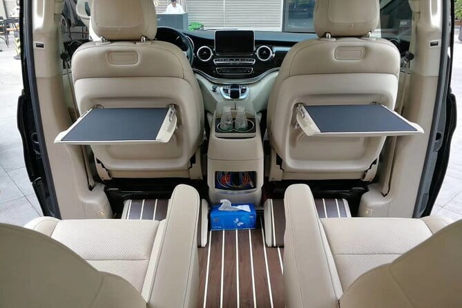 Hong Kong Airport Chauffeur Service, Hong Kong Airport Transfer - Who will get the most from this transfer?