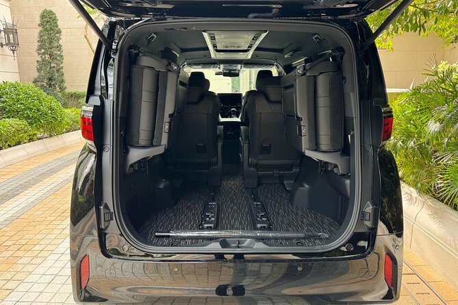 Hong Kong Airport Transfer Luxury MPV - What happens at Arrival Hall B