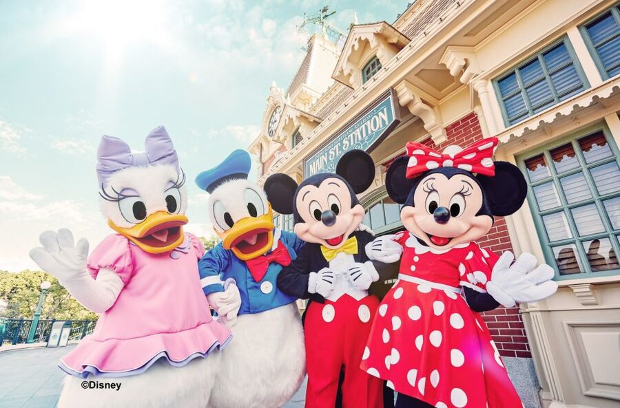 Hong Kong Disneyland Park Tickets - Planning the day around the park calendar