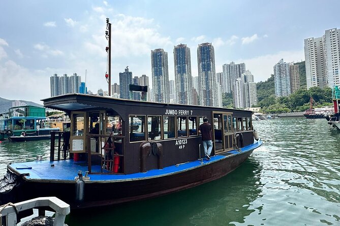 Hong Kong Fisherman’s Wharf: Aberdeen Fishing Village Boat Tour - The 20-minute teak boat ride around Aberdeen