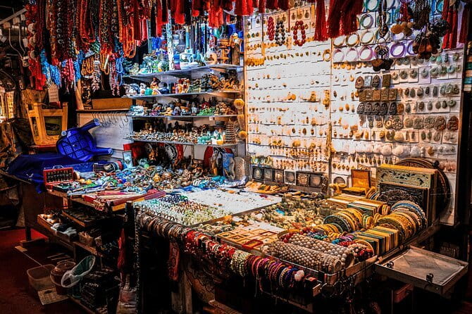 Hong Kong: Kowloon Street Market & Food Culture Walking Tour - Why this tour works better than wandering alone