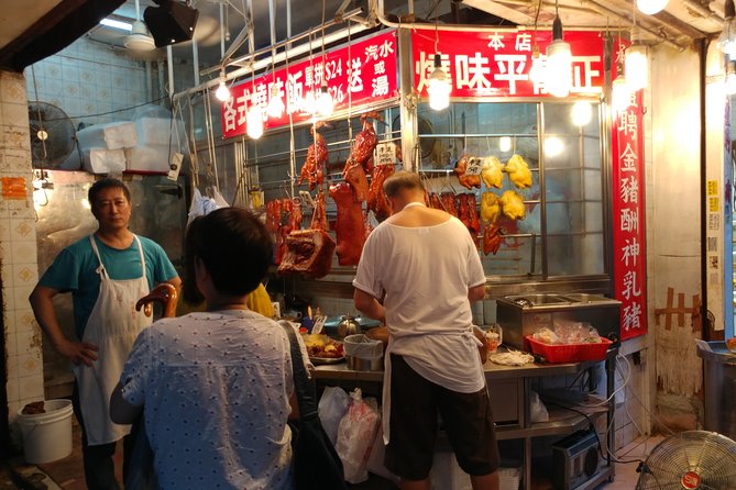 Hong Kong Market Walking Tour & Chinese Cooking Class - Learning Hong Kong food culture from Bill Chan