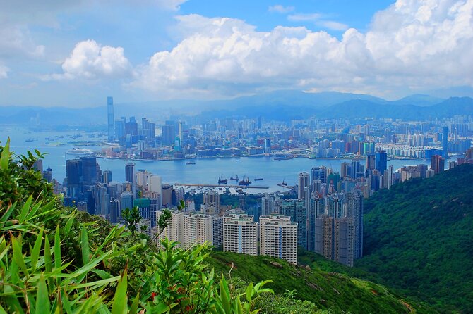 Hong Kong : Must-See Attractions Walking Tour With A Guide - Statue Square: a formal start among Hong Kong’s power centers