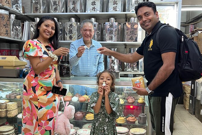 Hong Kong Private Food Tour with Michelin Street Food - Six details that define this Hong Kong food tour