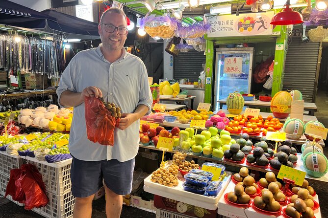 Hong Kong Private Food Tour with Michelin Street Food - Graham Street Market puts food in its setting