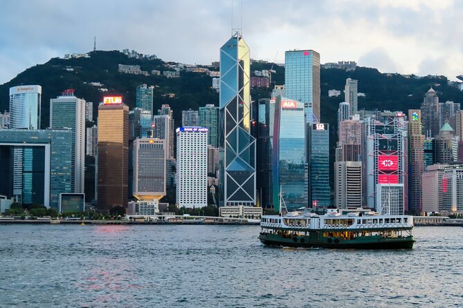Hong Kong Private Walking Tour with a Local - Finding famous sights and less expected places