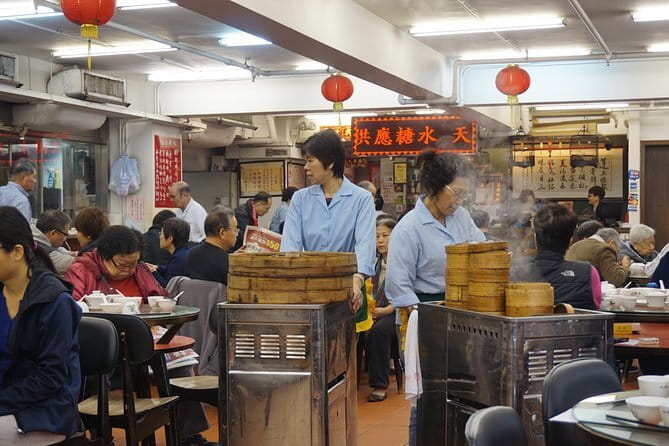 Hong Kong Pub Crawl at Lan Kwai Fong (LKF) - Skip-the-line access and the club finale