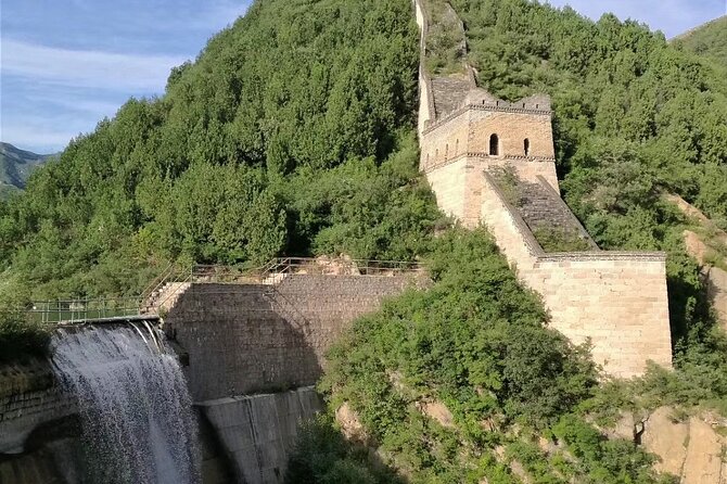 Huanghuacheng Lakeside Great Wall Private Day Tour - Drivers, guides, and the human side of the day