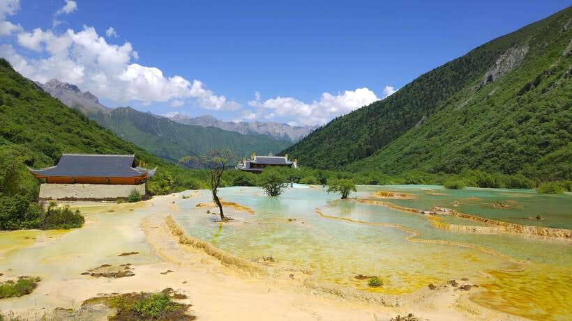 Huanglong Scenic Area: Explore Stunning Five-Colored Ponds - Altitude, weather, and the physical effort