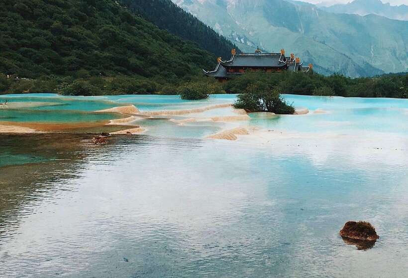 Huanglong Scenic Area: Explore Stunning Five-Colored Ponds - Crowds and the best way to keep the day enjoyable