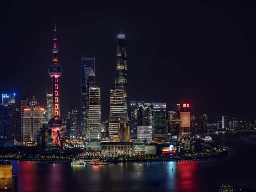 Huangpu Night Cruise: Cozy Vibe & Modern Shanghai Glow - Crowds, seats, and the photo strategy