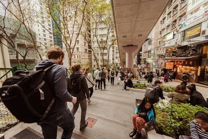 Introduction to Hong Kong: Central Tip Based Walking Tour - Statue Square and the battle of the banks