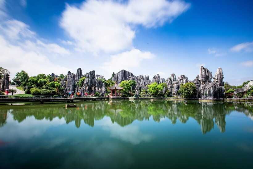KunmingStone Forest Private Tour:Scenic Walks+Guide Insights - Battery buses help, but they do not remove the walking