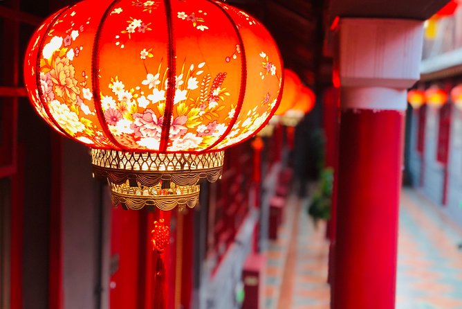 Lama Temple, Hutong and Silk & Pearl Market Private Day Tour - Yonghegong Lama Temple, a calm start