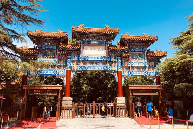 Lama Temple, Hutong and Silk & Pearl Market Private Day Tour - Lunch, taxis, and the role of the guide
