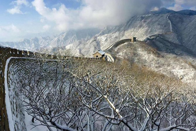 Layover Private Tour to Mutianyu Great Wall from Capital Airport ( PEK) - Walking the Mutianyu battlements