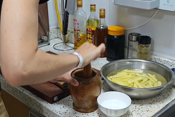 Learn cold noodle and wolf-teeth potato at local home - Meeting Karen on Zhongxin Road