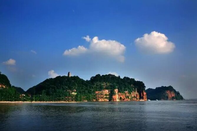 Leshan Buddha + Panda Base or Old Tea House Private Day Tour - Should you book this Leshan and Chengdu tour?