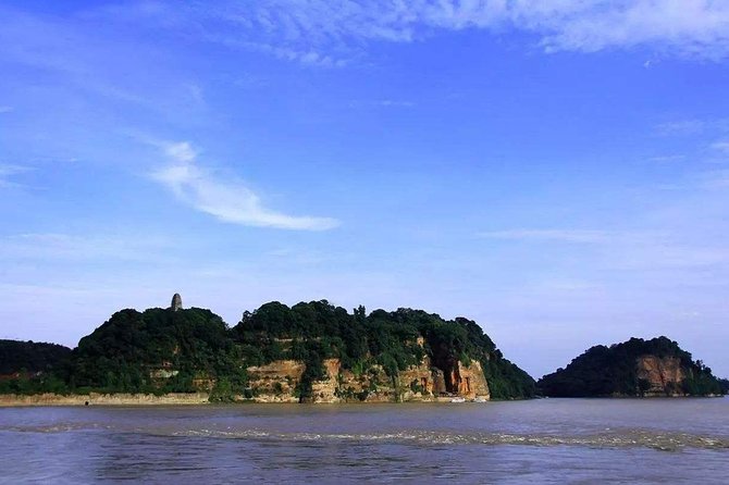 Leshan Giant Buddha Day Tour - Arriving at Leshan and handling the tickets