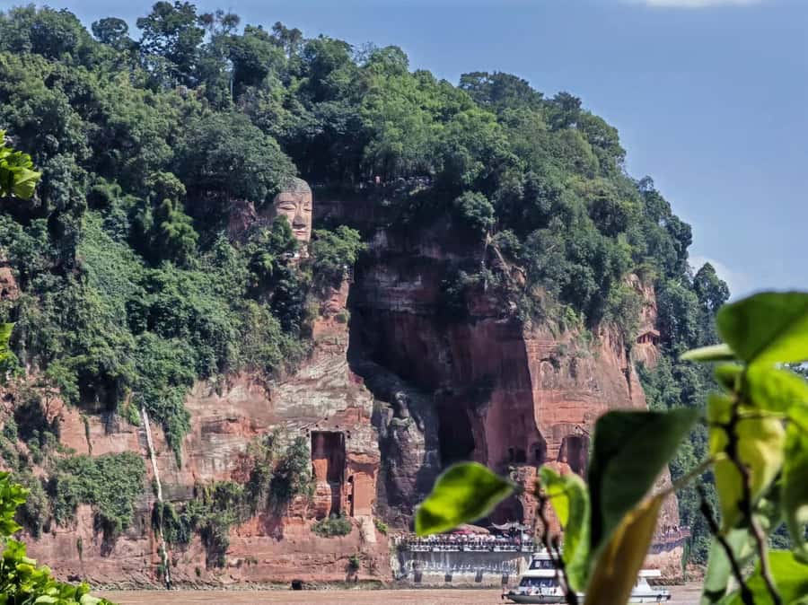 Leshan Grand Buddha Scenic Area and Panda Park Day Tour - The Pace, Crowds, and Physical Demands