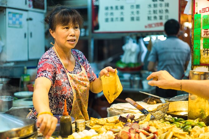 Lunar New Year Preparation Group Tour - Hong Kong Island - Group size, walking, and practical comfort