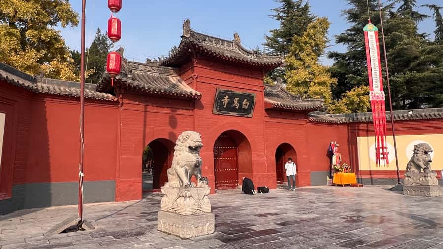Luoyang: Day tour from Xian or LuoYang with tickets options - Shaolin Temple and the kung fu performance