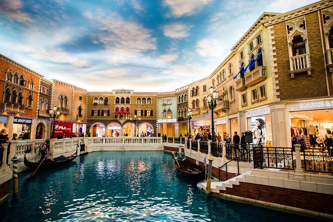 Macau Highlights & Culture Day Trip from Hong Kong with Pickup - Lunch at Macau Tower