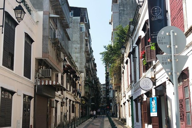 Macau｜Private Sightseeing Tour with Local Driver-Guide - A Cafe Break Around Rua Do Cunha And Rua Do Campo