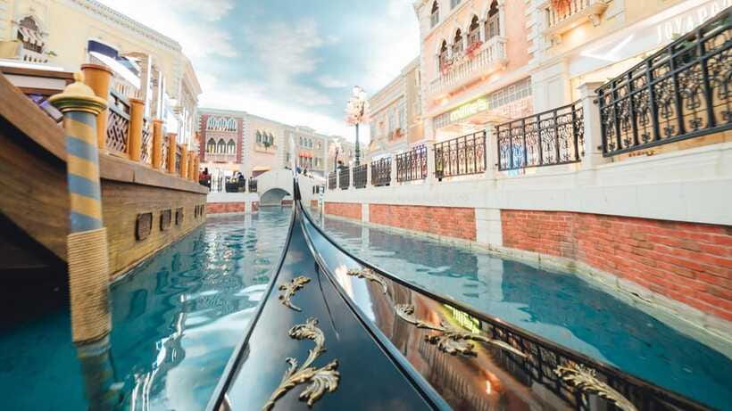 Macau: Venetian-Style Gondola Ride - How to handle the redemption counter and timing