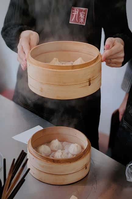 Make Soup Dumpling: Vegan or Pork in Shanghai Shikumen - Picking pork or vegan xiaolongbao
