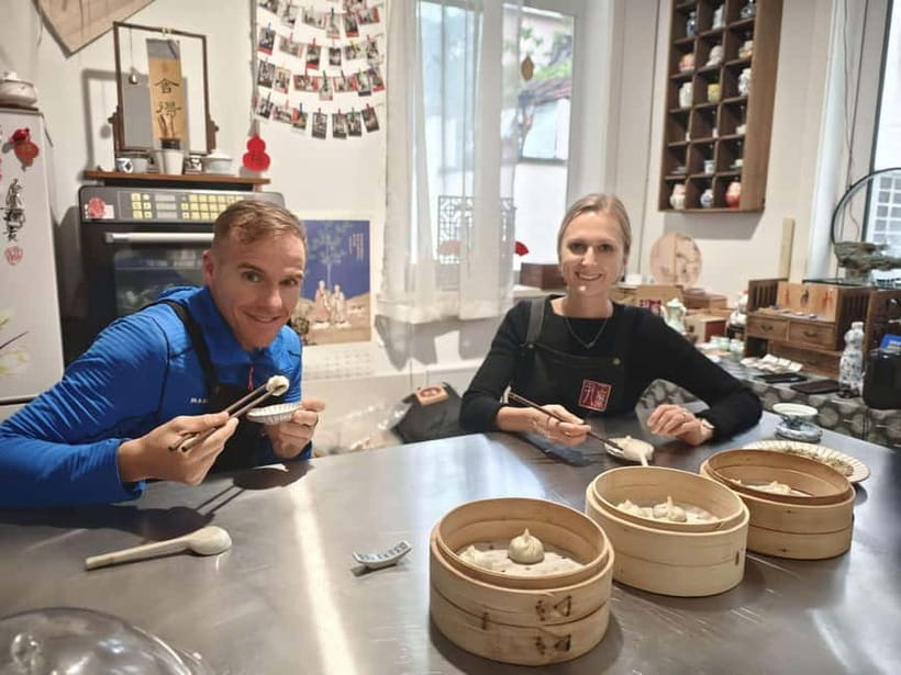 Make Soup Dumpling: Vegan or Pork in Shanghai Shikumen - Learning the difficult 18-fold pleat