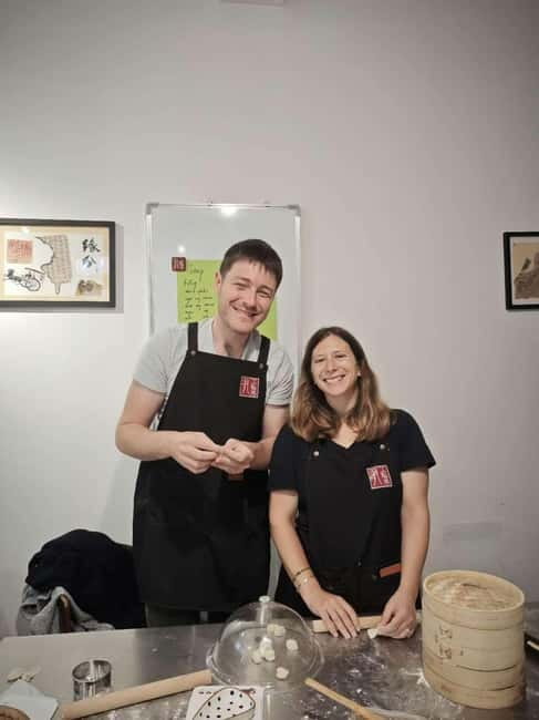 Make Soup Dumpling: Vegan or Pork in Shanghai Shikumen - Steaming, tea, and the first careful bite