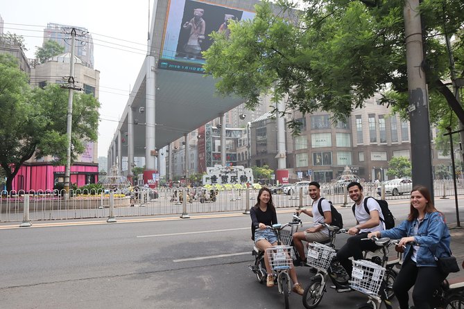 Modern Beijing Discovery by Bike - Galaxy SOHO: Curves Meet the Hutong
