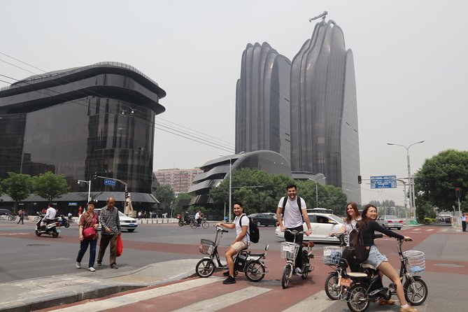Modern Beijing Discovery by Bike - Sanlitun SOHO: The Route’s Social Finish