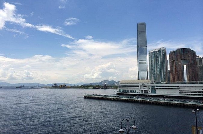 Morning Tour -Deluxe Hong Kong Island Tour with Hotel Pickup in Hong Kong Island - Aberdeen offers a brief look at life on the water