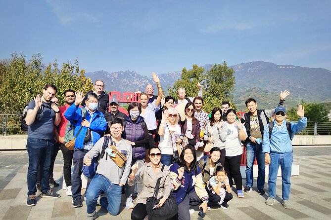 MuBus: Mutianyu Great Wall ENG/ESP/RUS Guided Bus Tour - The 5-kilometer hike is the quieter option