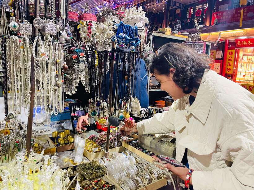 Night Market Haggling Adventure with an English Guide! - Why Panjiayuan Makes a Good Night Out