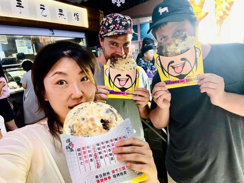 Night Market Haggling Adventure with an English Guide! - The First Hour: Browsing Panjiayuan’s Antiques