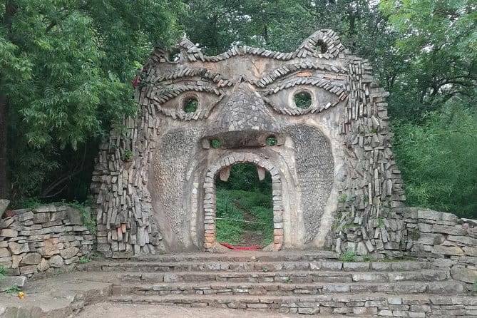 One day Stone Forest and Nuohei Yi Village Tour - Why Stone Forest makes a strong Kunming day trip