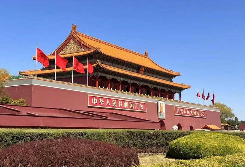 Private Beijing Layover Tour: Great Wall and Forbidden City - Tiananmen Square: A Short Look at Beijing’s Civic Center