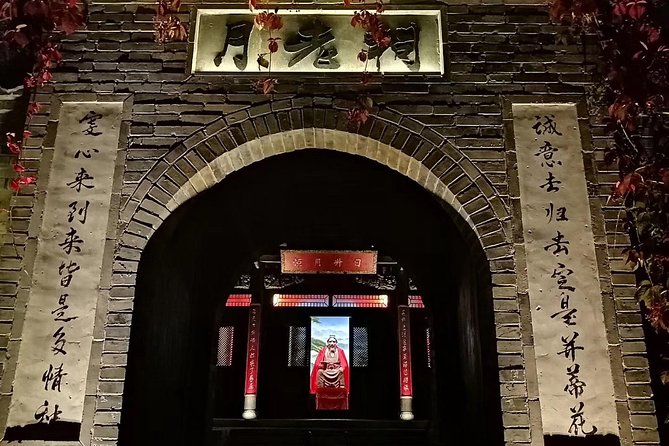 Private Beijing Transfer: Simatai Great Wall and Gubei Water Town - Transfer-only or guide included?