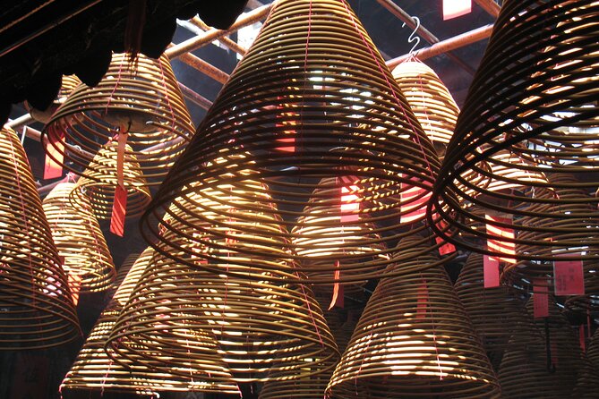 Private custom tour of Hong Kong - 3 hours - Food, customs, and conversations with local vendors
