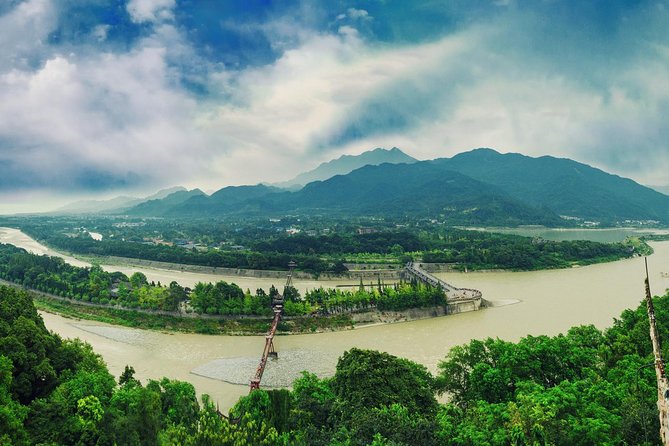 Private Day Tour: Dujiangyan Panda Base and Irrigation Project - Understanding Dujiangyan’s ancient waterworks
