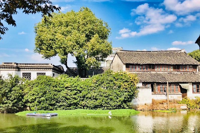 Private Day Trip to Suzhou from Shanghai by Bullet Train - The guides are a major part of the experience